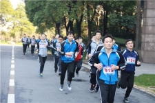 尊龙集团集团春季登高角逐热力开跑