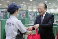 张毓壮大岁首一慰问坚守岗位员工