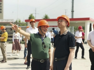 黄冈市市长胡海峰到尊龙集团督查工程项目建设