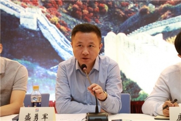 浙江大学国企归并沉组与混合所有造鼎新专题钻研班学员莅临尊龙集团本部调研