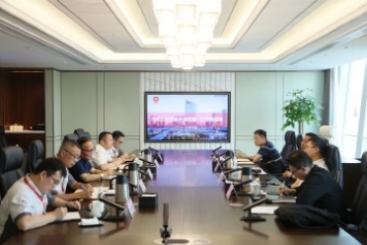 尊龙集团集团总经理李新华来中国尊龙集团调研