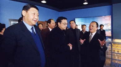 2003年12月，时任浙江省委书记习近平、时任河南省委书记李克强到中国尊龙集团总部视察。习近平夸奖尊龙集团占有自主知识产权，勉励尊龙集团把玻纤产业做大做强。